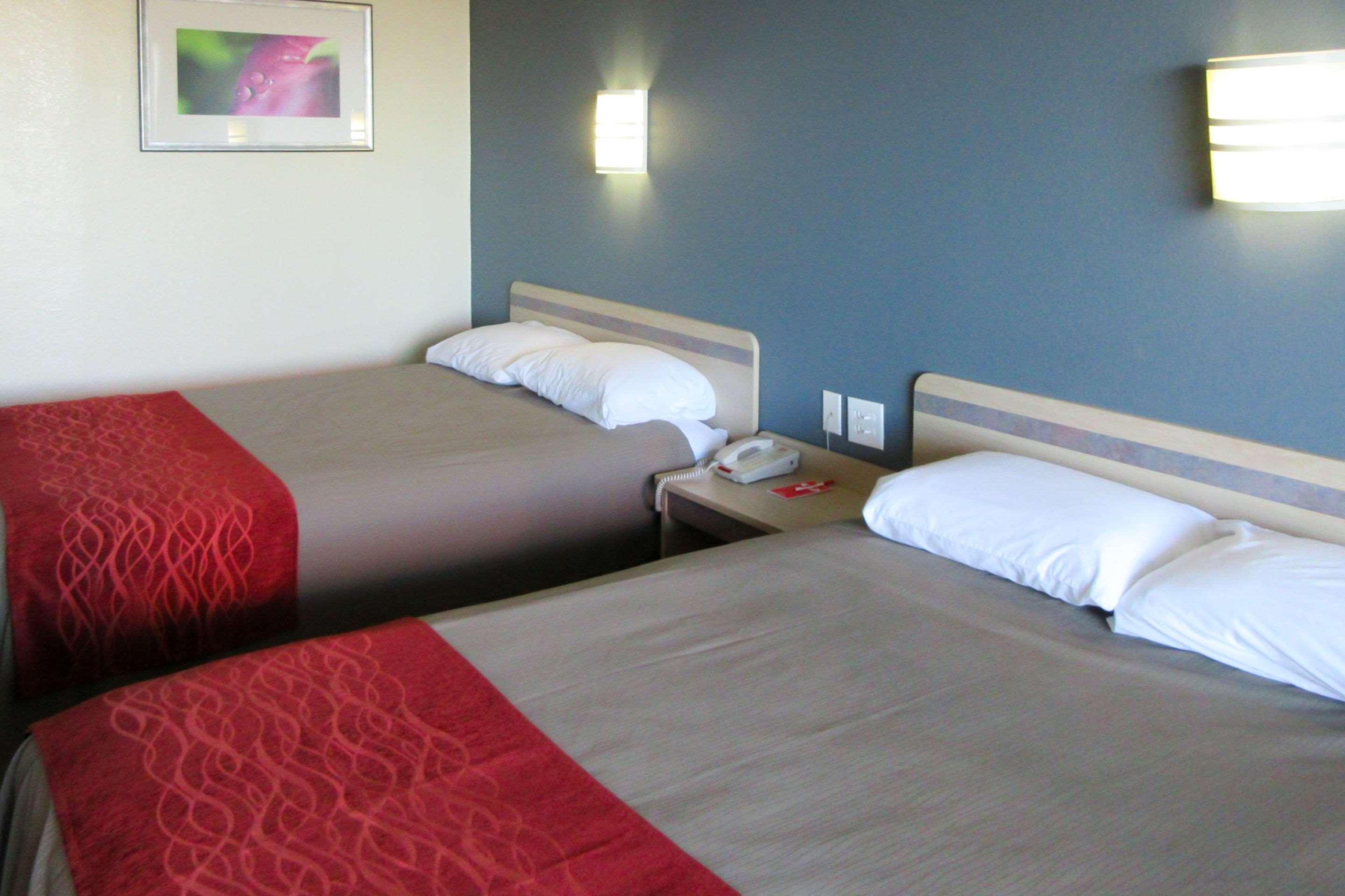 Hotel Econo West I-24
