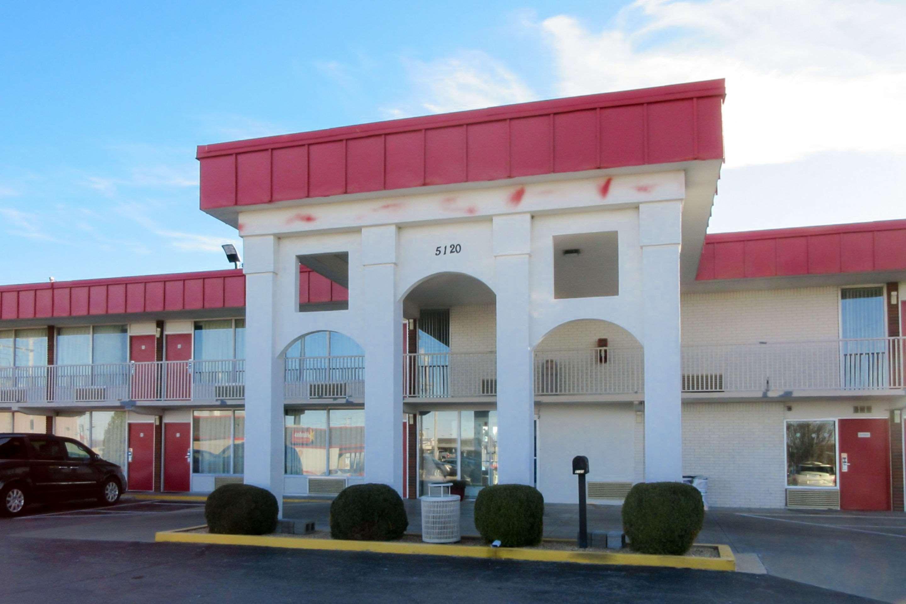 Hotel Econo West I-24 2*