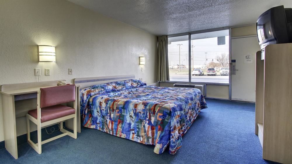 Hotel Econo West I-24 2*