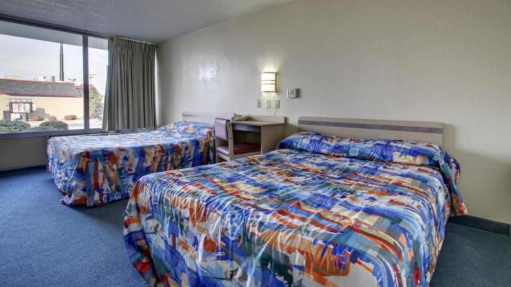 Hotel Econo West I-24 2*