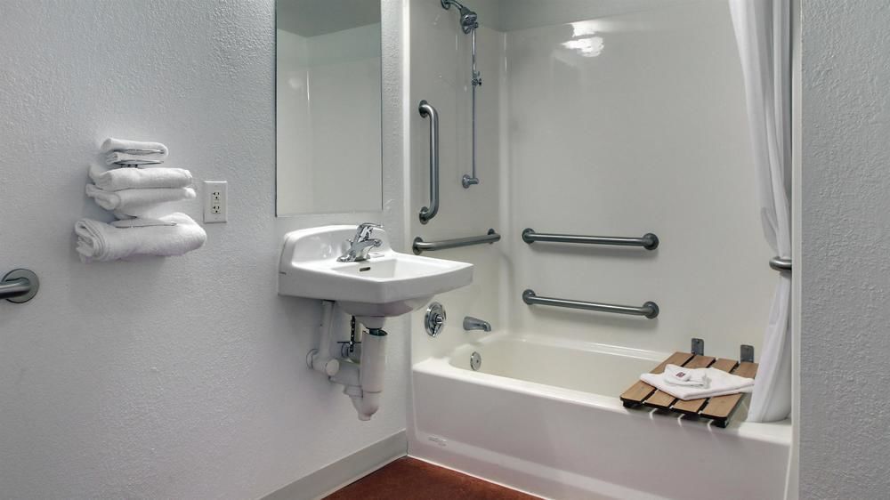 Hotel Econo West I-24 2*