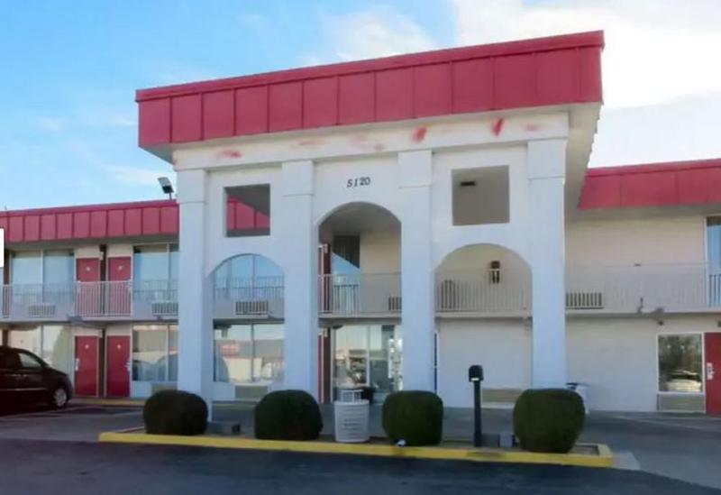Hotel Econo West I-24
