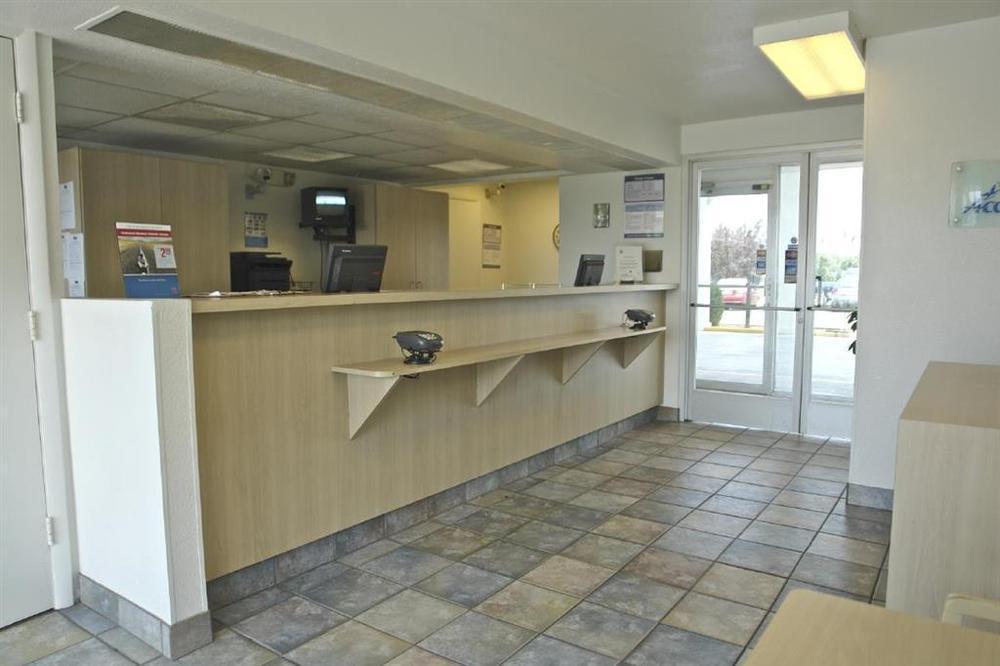 Econo West I-24 Hotel 2*